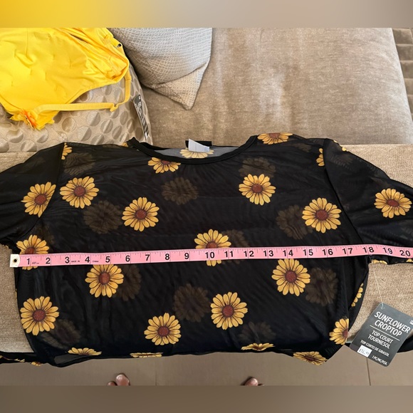 🆕 🌻- MODERN HERO Sunflower 🌻Crop Top - Picture 7 of 13